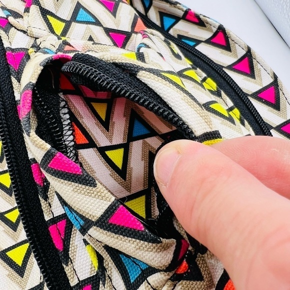 KAVU COLORFUL GEOMETRIC PATTERN SLINGBACK BAG GREAT CONDITION - Picture 7 of 15